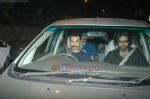 Aamir Khan snapped in Bandra, Mumbai on 1st July 2011 (3).JPG